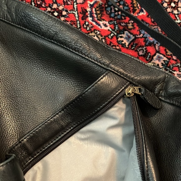 Black Leather Sling Bag - Picture 14 of 16